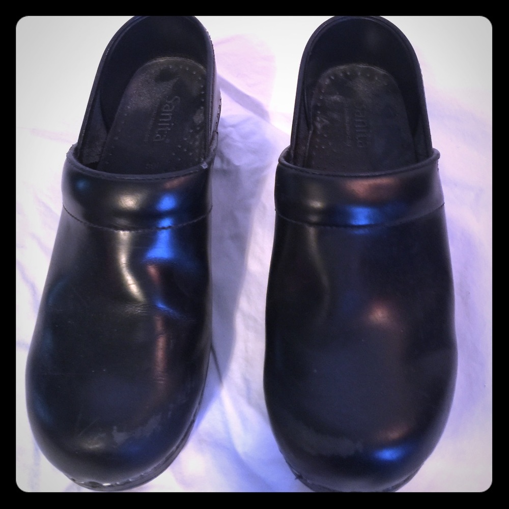 BLACK SANITA CLOG - size 39 ... GUC ..